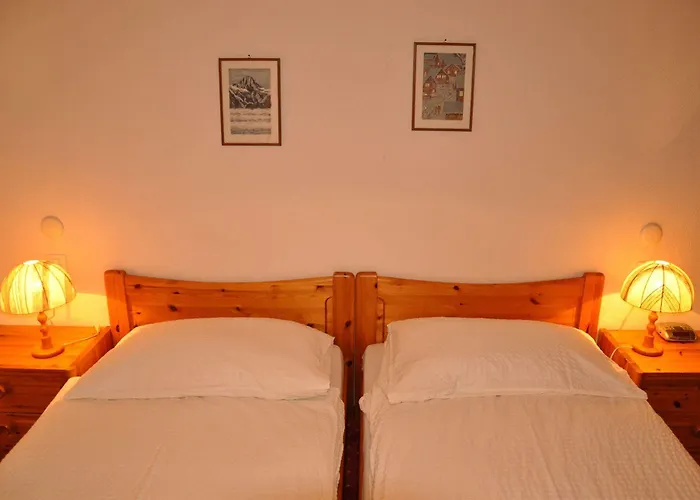 미라발레 샬레 *