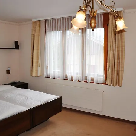 미라발레 샬레 *